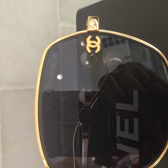 CHANEL Women's Sunglasses with Gold Frame and Black Lenses - Picture 8 of 8